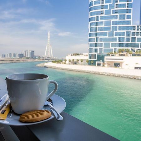 Waves Holiday Home - Waterfront Apartment With Breathtaking Sea Views Dubaj Exteriér fotografie