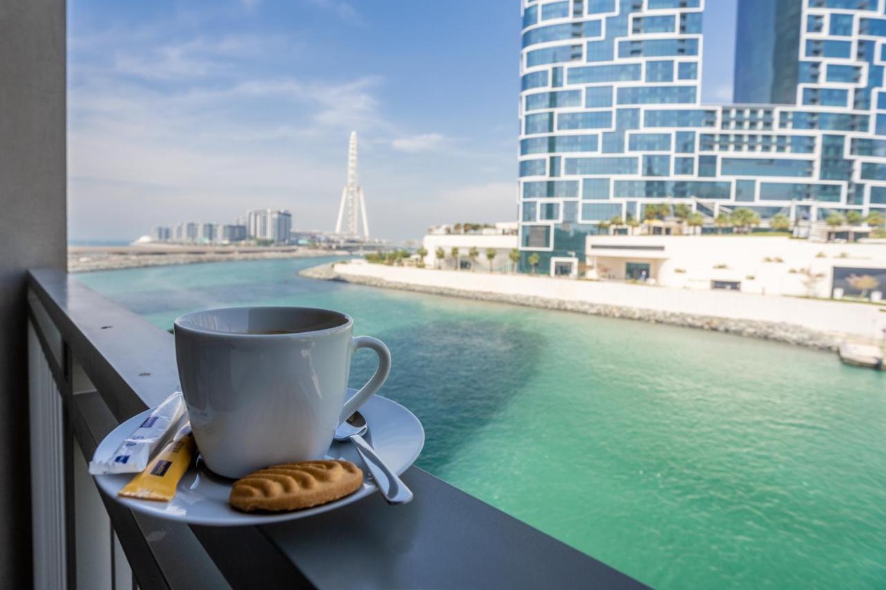 Waves Holiday Home - Waterfront Apartment With Breathtaking Sea Views Dubaj Exteriér fotografie