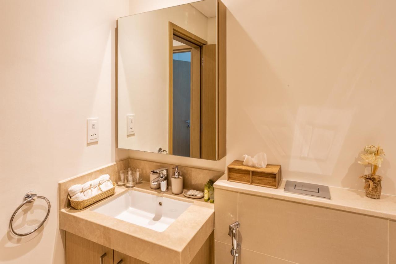 Waves Holiday Home - Waterfront Apartment With Breathtaking Sea Views Dubaj Exteriér fotografie