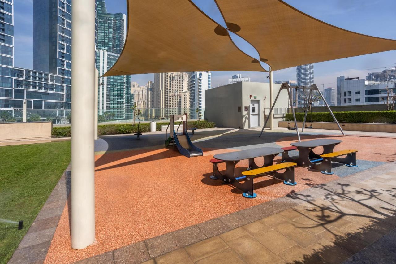 Waves Holiday Home - Waterfront Apartment With Breathtaking Sea Views Dubaj Exteriér fotografie