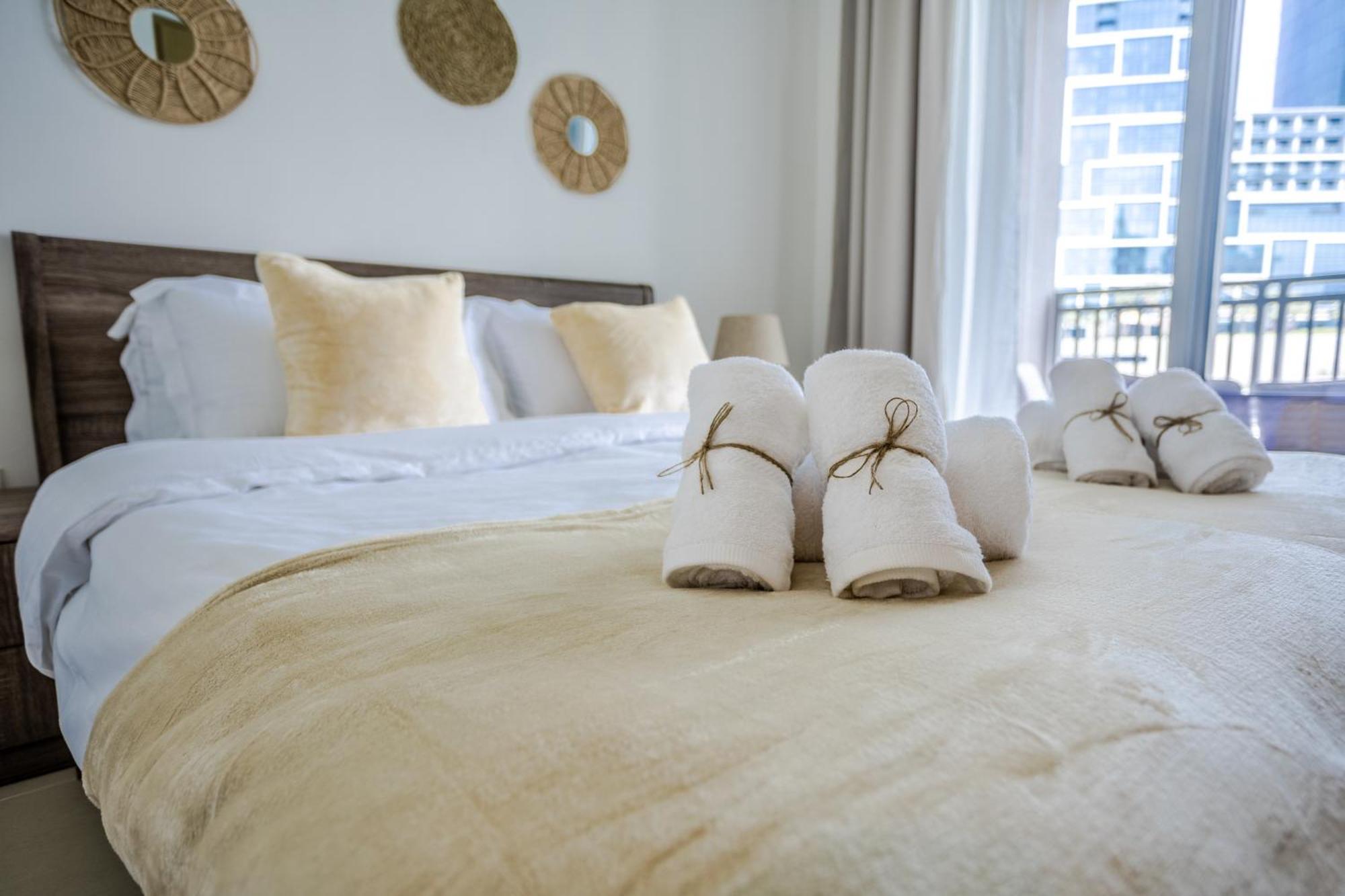 Waves Holiday Home - Waterfront Apartment With Breathtaking Sea Views Dubaj Exteriér fotografie